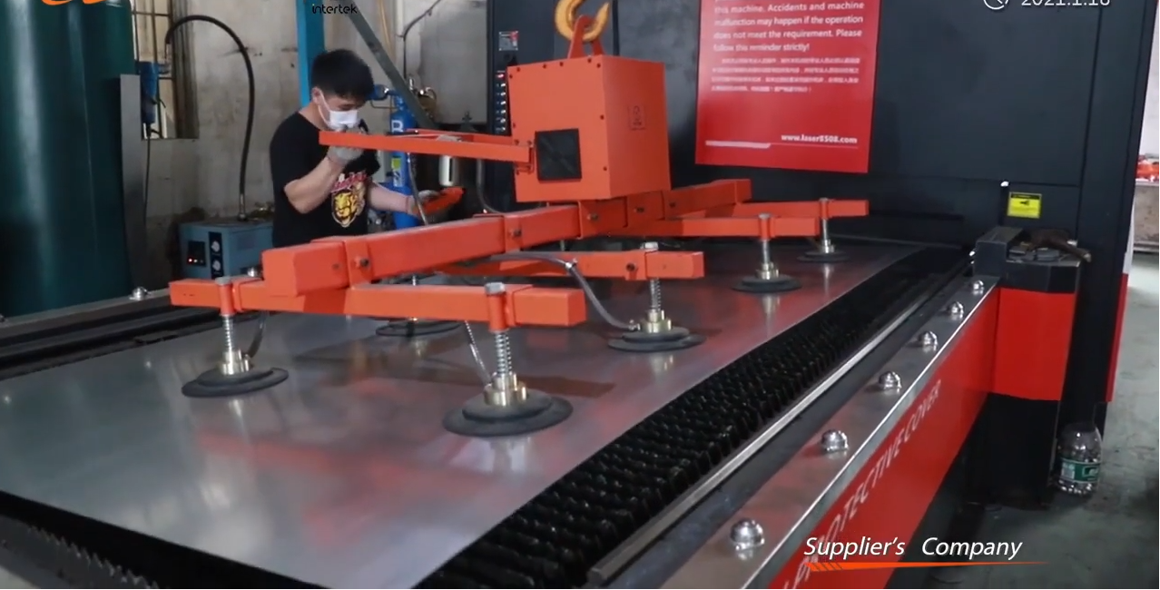 Fábrica profesional de procesamiento de chapa.