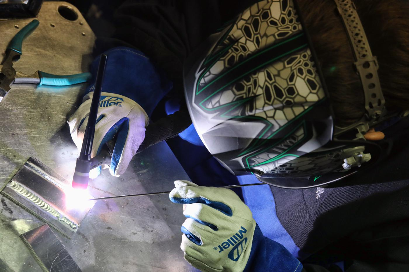 El arte de la fabricación de chapa metálica: creación de gabinetes y cajas de chapa metálica de precisión