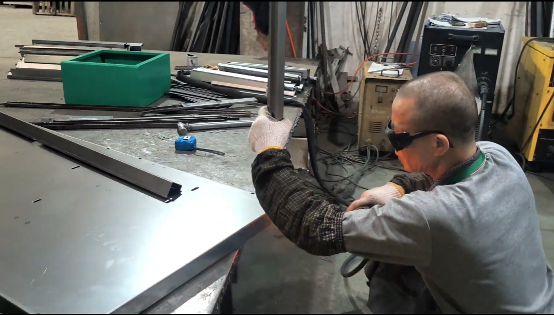 Piezas de estructura metálica de acero, piezas simples, que utilizan maquinaria de soldadura #TIG, para garantizar que el marco de soldadura no se deforme, soldadura sólida, soldadura hermosa.