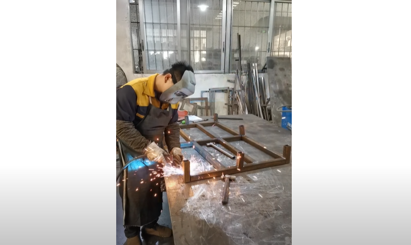 Muestras de escenas de fábrica: detalles de productos de aluminio